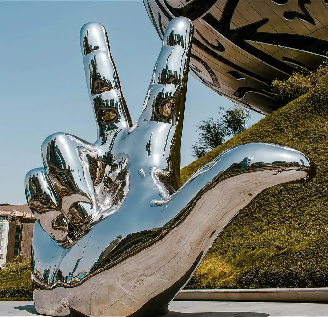 the WVL statue In front of the dubai museum